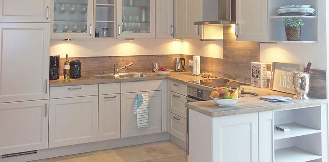 Luxus Ausstattung der großen Küche in der Ferienwohnung nahe der Ostsee