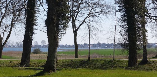 Blick vom Gutshof auf die Schlei