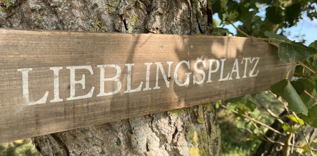 Schild auf dem "Lieblingsplatz" steht