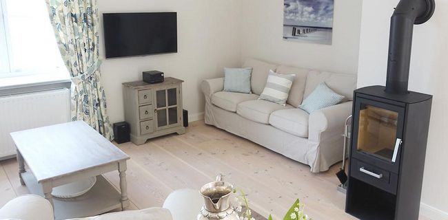 Ferienwohnung mit Kamin für Ruhe und Erholung beim Urlaub am Meer