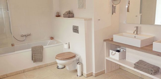 Luxus Ausstattung des Bades im Appartement nahe der Ostsee