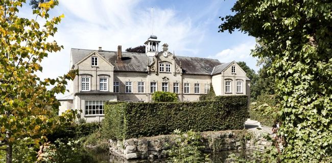 Herrenhaus auf Gut Buckhagen mit Burggraben