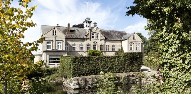 Herrenhaus auf Gut Buckhagen mit Burggraben